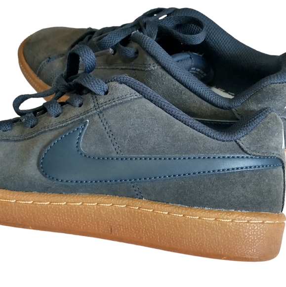 Nike Court Royale Suede Women's Shoes - Picture 6 of 11